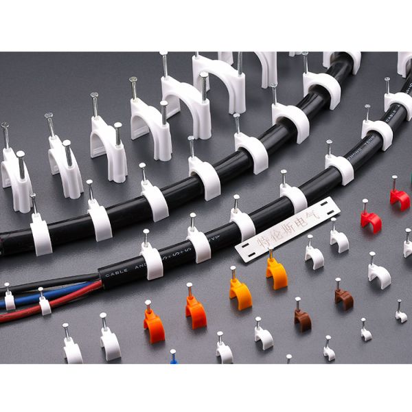 25MM Plastic Pipe Clips Plastic Pipe Clamps Environmental Friendly