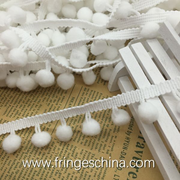 Machine producing OEM wholesale beautiful fabric drapery trimmings beaded pom
