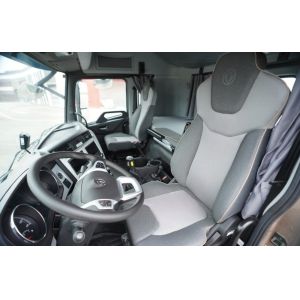 6x4 Driving Form Heavy Duty Cng Trucks 470hp Euro V Emssioni Level