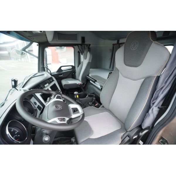 6x4 Driving Form Heavy Duty Cng Trucks 470hp Euro V Emssioni Level