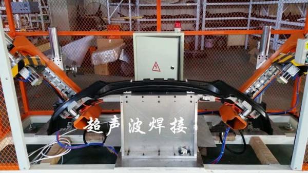 Quality Robot Soundproof Ultrasonic Spot Welding Machine For Automotive Industry for sale