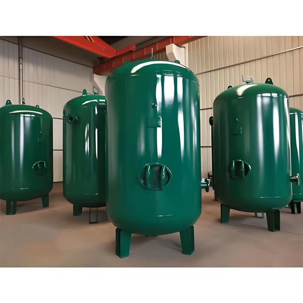 Industrial gas storage tank built with materials resistant to corrosion and