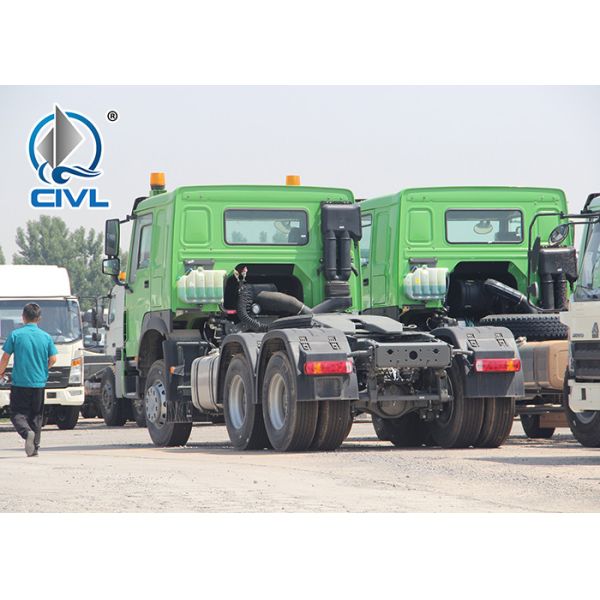 Unloading HOWO A7 6 X 4 Tractor Truck Prime Mover Howo 6x4 Prime Mover Tractor