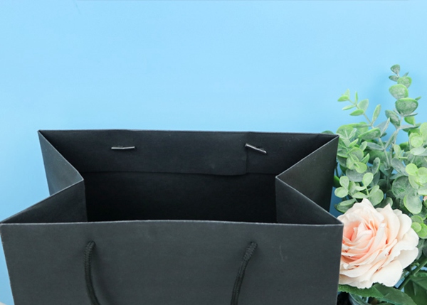 Large Capacity Eco Paper Bags High Stiffness With Black Cotton Handles