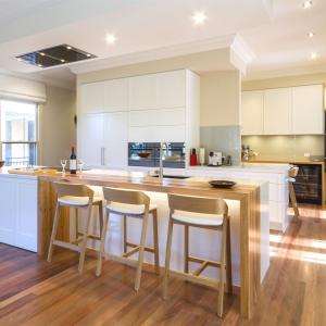 Wholesale Modern Modular Lacquer Pantry Kitchen Cabinet White Shaker Style from china suppliers