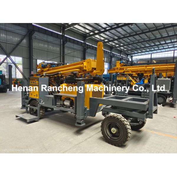 Four Wheel Trailer Mounted Borehole Drilling Machine 220m Depth 65KW Engine