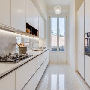 China Modern Matte White Wooden PVC Kitchen Cabinets With Sink on sale