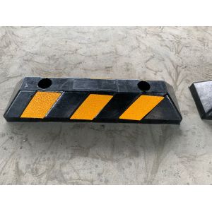 165*10cm Rubber Wheel Stopper with More than 3 Years Life and 1.5-4.5KGS Weight