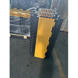 Rubber+PP+EVA Speed Bump and Cable Protector with 900x500x50mm Size and 33x33mm
