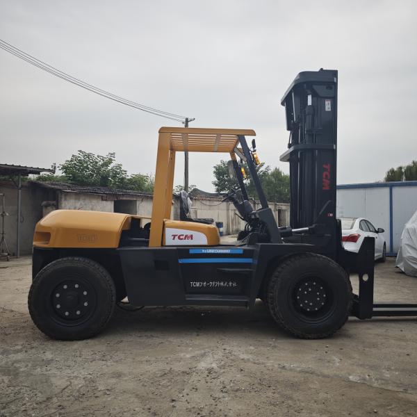 Used TCM 3-ton diesel forklift side view