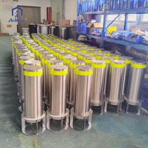 China Automatic Hydraulic Bollard with 304/316 Stainless Steel LED Lights and Hydraulic System for Secure Parking on sale