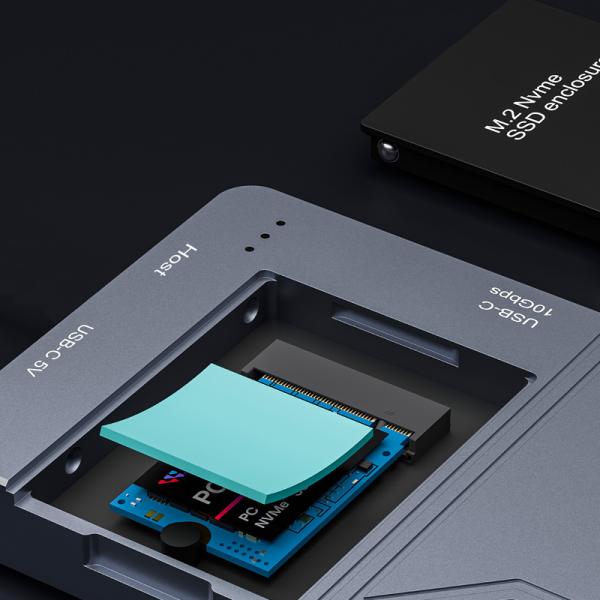 USB3.2 Gen2 USB C M.2 NVMe SSD Enclosure With UHS-I SD TF Card Reader HUB 10G USB C