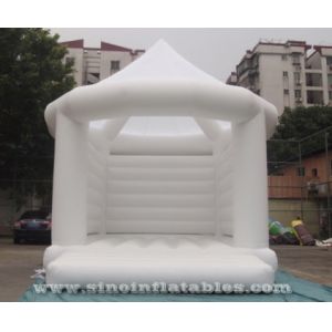 China 5x4m Commercial Grade Adults Wedding All White Bouncy Castle With Steeple Shape Top For Sale on sale