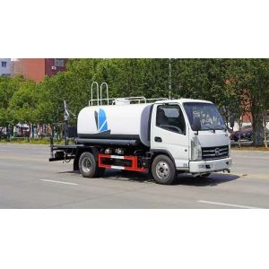 Manual Transmission Type Small Water Tank Truck Sprinkler for Farm Cleaning and