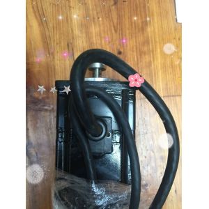 Yaskawa SGMPH-01AAE4C AC SERVO MOTOR 100W 3000RPM 200V 0.89A NEW