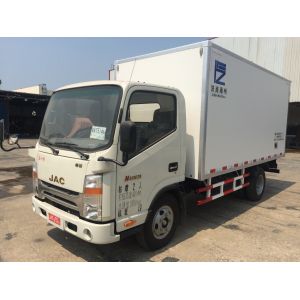 China JAC 4*2 6ton refrigeration truck small freezer truck with fiberglass panels for fresh transportation on sale