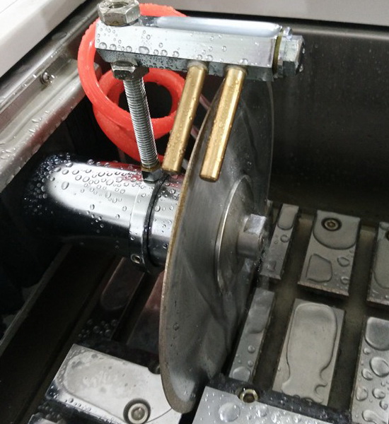 Low Speed Precision Metallurgical Cutting Machine Manual Operation for Specimen Preparation