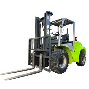 China Off Road 2WD 4WD All Terrain Forklift With Japanese Engine
