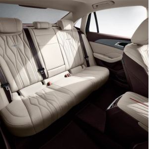 4 Seat and 5 Doors Car with Sunroof High Speed Hongqi H5 Energy Technology