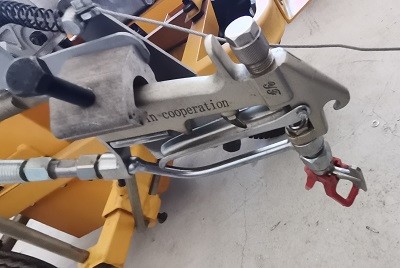 Single Gun 6L Max Road Line Painting Machine Spraying Thickness 0.2-0.4mm