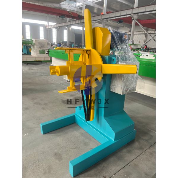 Stable Running 300 Ridge Cap Roll Former 18 Rows Forming Stations PLC Control And Hydraulic Cutting