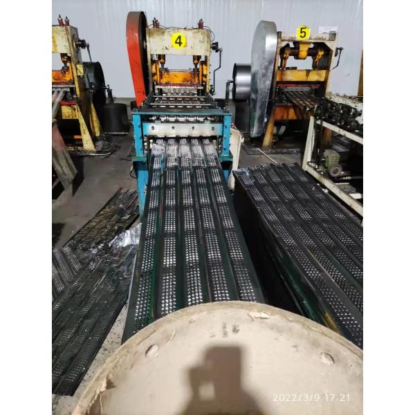 High Ribbed Mesh sample showing galvanized surface