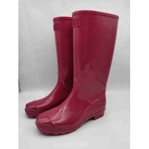 China Custom Color Design Women's Rain Boots Wear Resistant For All Season Use on sale