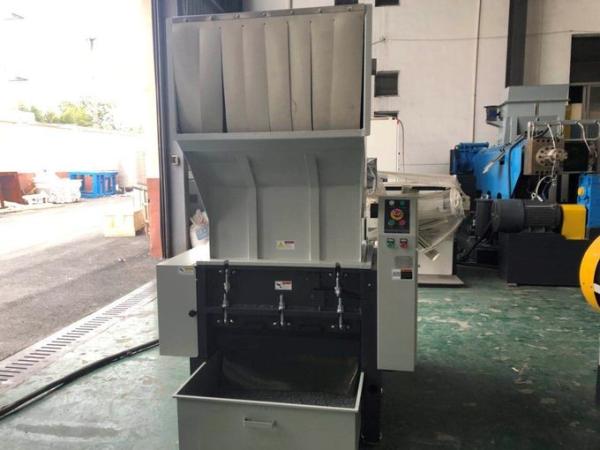 Environmentally Friendly Plastic Crushing Device With Included Screen And 6pcs