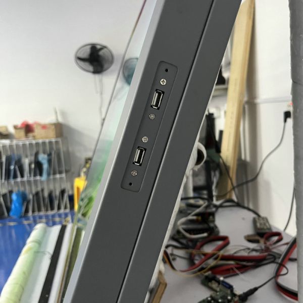 43-Inch Outdoor Digital Signage with 5mm Tempered Glass 50,000 Hours Lifespan and Android OS