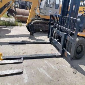 Second Hand Japan Made Komatsu FD70 Diesel Forklift with and 7000kg Loading