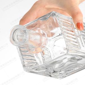 Customized Logo Clear Glass Bottle for Gin Whisky Rum Tequila Vodka 500ml 750ml