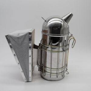 4 1/7'' Dia 9 5/6'' Tall Bee Hive Smoker For Driving Bees Away