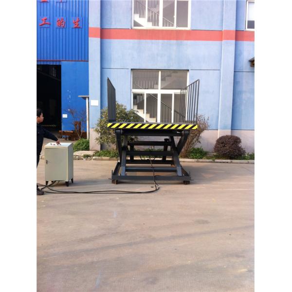 China Truck Unloading Ramp Hydraulic Dock Lift Available In Variety Size And Lifting Capacities. on sale China Truck Unloading Ramp Hydraulic Dock Lift Available In Variety Size And Lifting Capacities. on sale