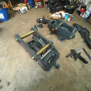 Construction Machinery Parts Quick Hitch Mini Excavator Mechanical Quick Coupler