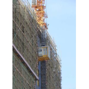Double Cage Construction Site 1.5m Passenger And Material Hoist