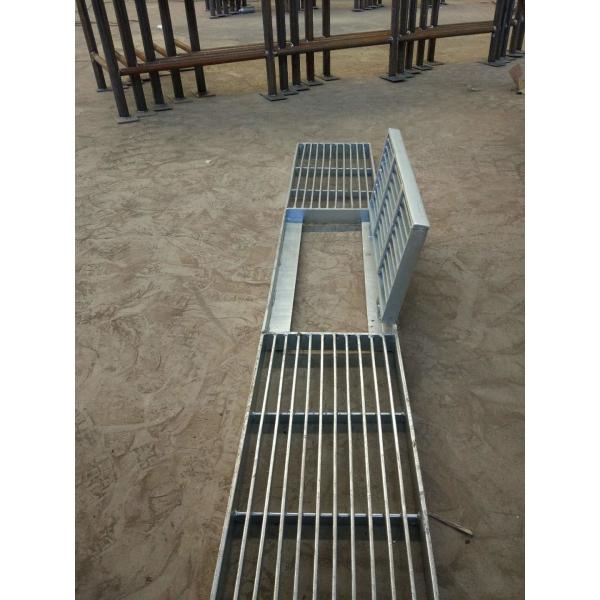 City Road Galvanized Steel Walkway Grating Silver Appearance With Hinge / Round
