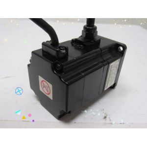 Yaskawa SGMPH-01A1A4CD AC SERVO MOTOR 0.89A 100W 3000RPM 200V NEW
