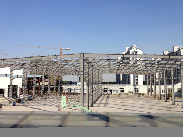 Pre-engineering Double Span Industrial Steel Buildings Fabrication With Space