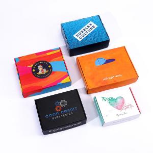 Embossed Custom Logo Foldable Corrugated Clothes Apparel Gift Mailer Box for