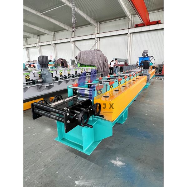 PLC Control 16 Row Molding 460 Ridge Ridge Forming Machine With Servo Driven Cutting