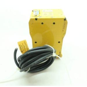 KEYENCE SZ-04M Safety Laser with PNP/NPN Output and Class 1 Laser Class