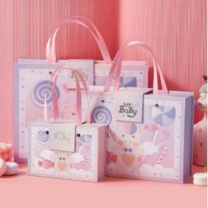 Magnetic Cardboard Gift Packaging Boxes Rectangle Custom Logo With Handle