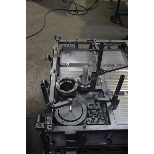 High Strength Aluminum Rotational Moulding Tools Springs And Heavy Clamps