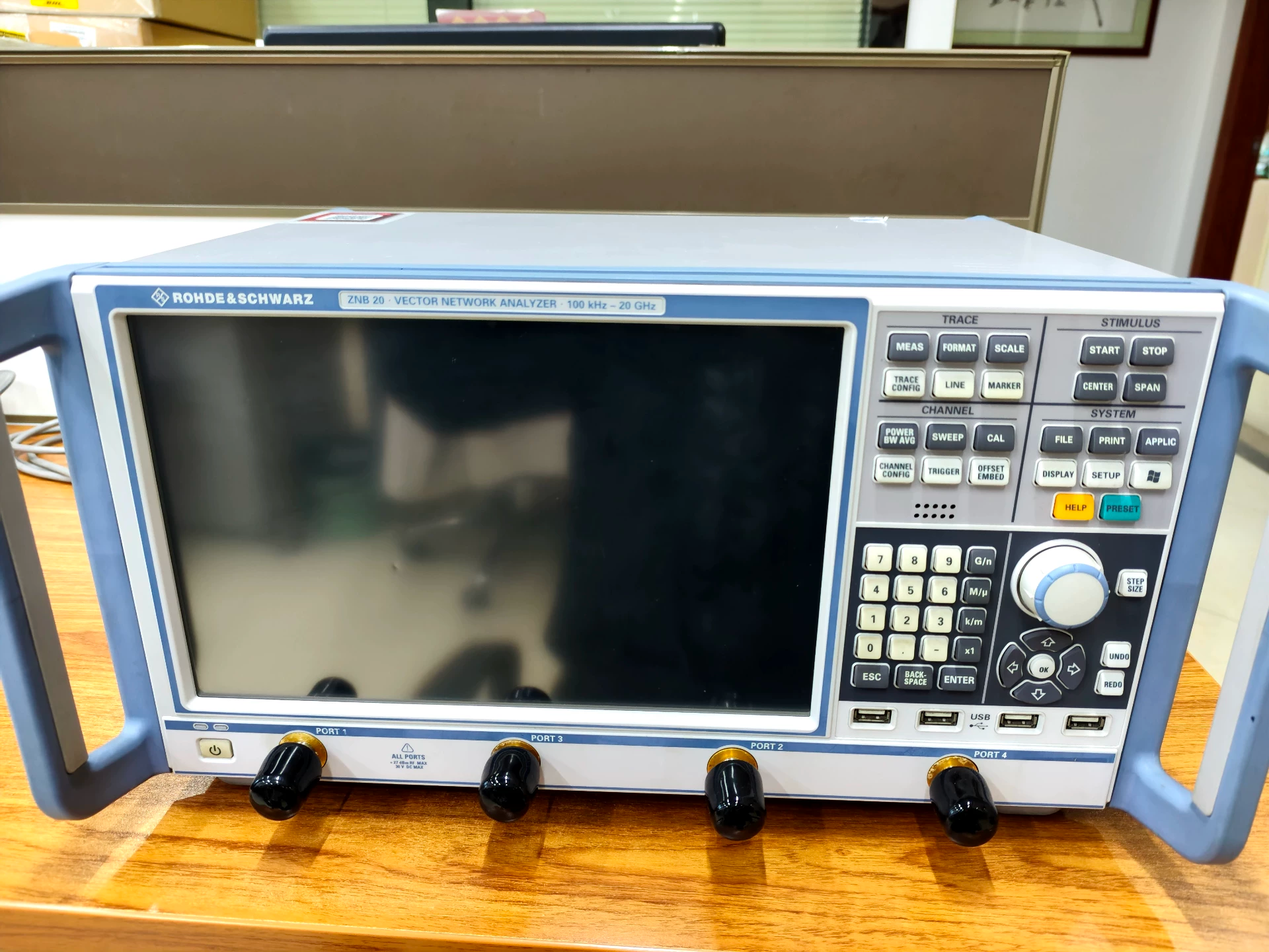 High Dynamic Range Vector Network Analyzer Rohde & Schwarz ZNB20 VNA 20 GHz