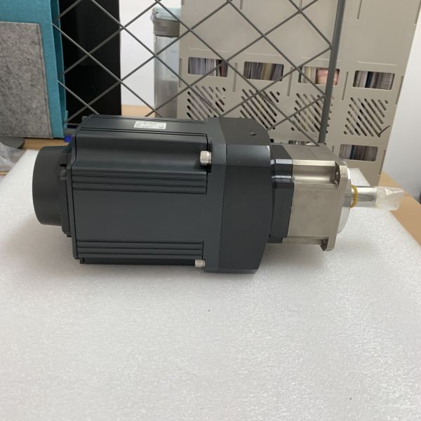 Mitsubishi HC-SFS1524 AC Servo Motor 3 PHASE 1.5 KW 251 V 2000 RPM 4.4 A IP65