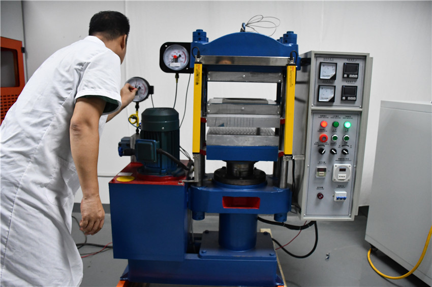 Automatic Flat Vulcanizer For Pressing Various Rubber Compression Molding