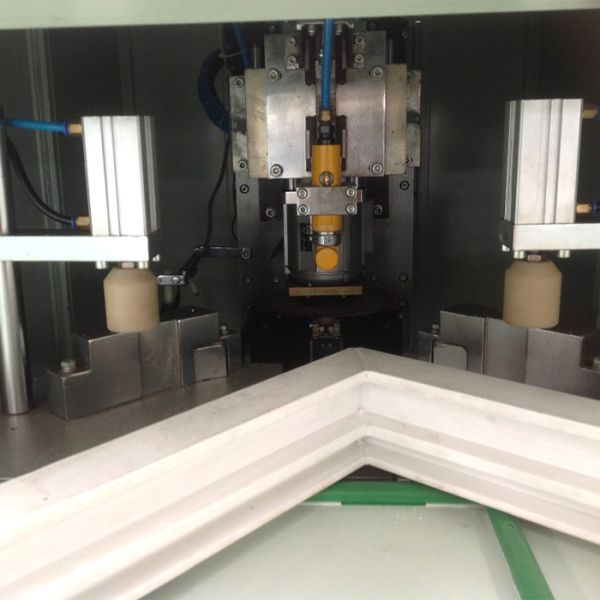 PVC WINDOW AND DOOR MAKING VERTICAL CNC 4 CORNER UPVC WELDING MACHINE