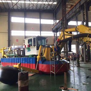 Customized Diesel Engine Power Amphibious Cutter Suction Sand Dredger