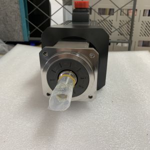 Mitsubishi HC-SFS1524 AC Servo Motor 3 PHASE 1.5 KW 251 V 2000 RPM 4.4 A IP65