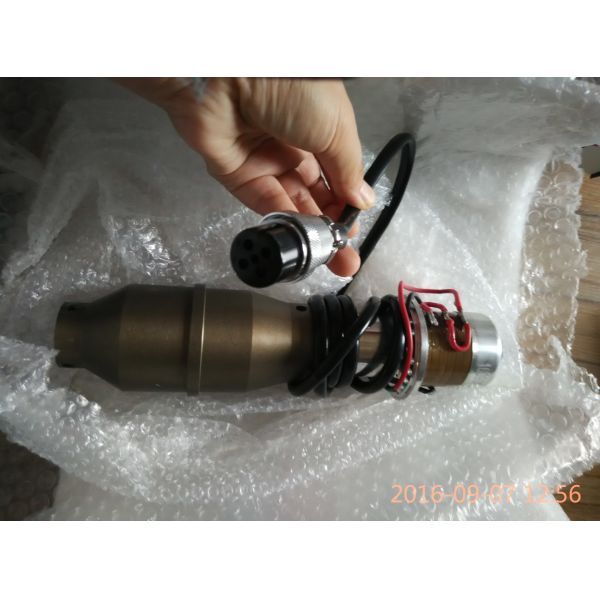 Efficiency high power ultrasound transducer with Amplitude Transformer and